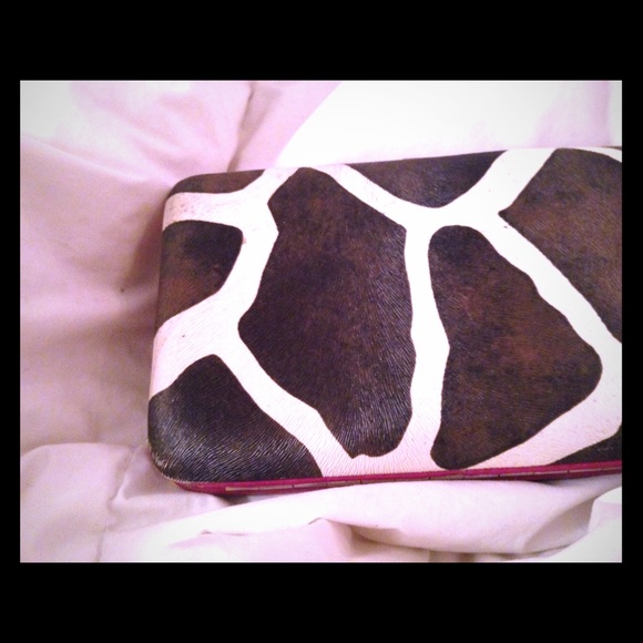 Giraffe printed snap-shut wallet