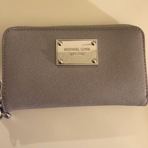 Micheal Kors Wristlet