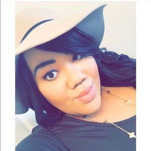 Meet your Posher, Alexis