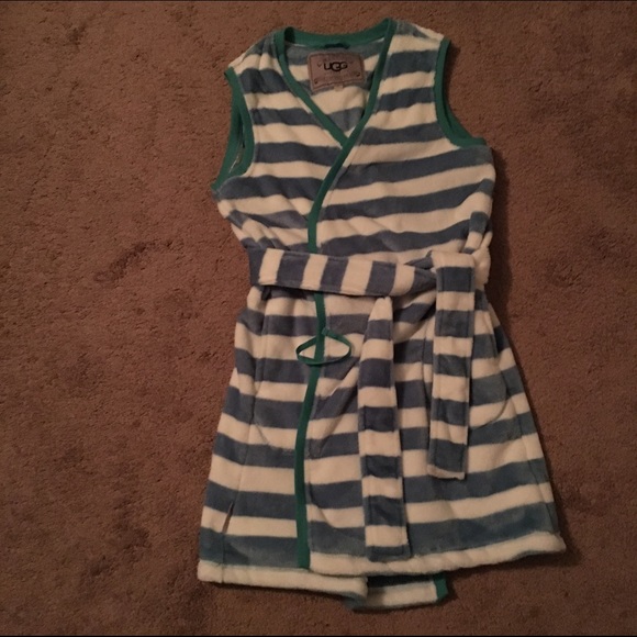 UGG robe size M