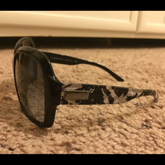 Burberry sunglasses main image 4