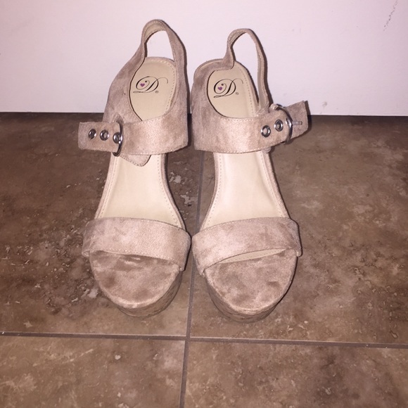 Brand new tan wedges