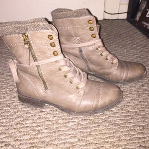 Combat boots