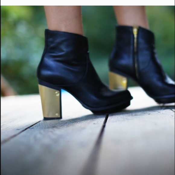 Sold🔴🔴🔴🔴🔴🔴🔴🔴Steve Madden Boots - Picture 2 of 4