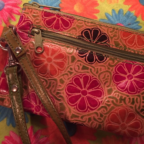 (SOLD) 100% Genuine Leather Floral Wristlet - Picture 2 of 2