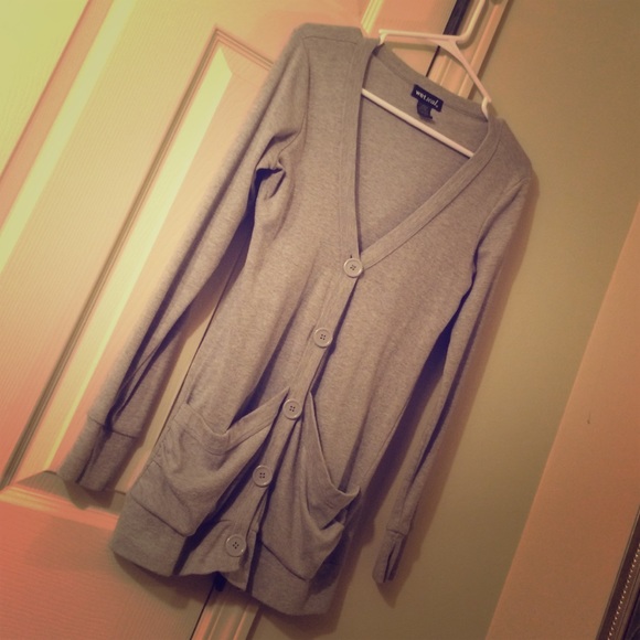 Grey Cardigan w/ baggy Pockets