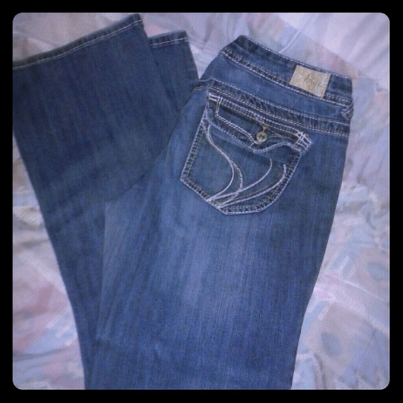 Ariya jeans