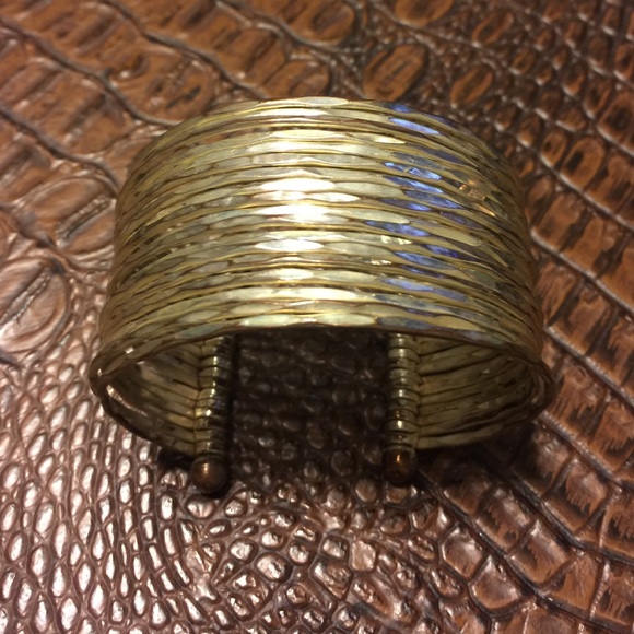 ZGallerie Silver distressed wire cuff bracelet - Picture 1 of 6