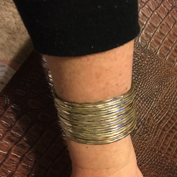 ZGallerie Silver distressed wire cuff bracelet - Picture 4 of 6
