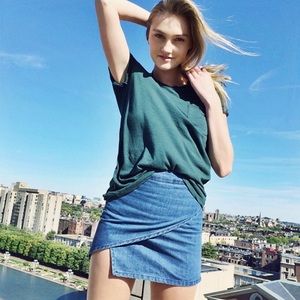 BRANDY MELVILLE asymmetrical denim skirt