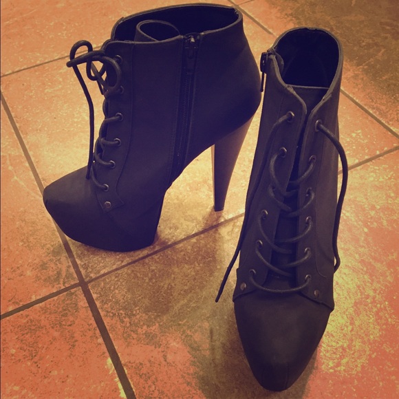 High heeled booties - Picture 1 of 3