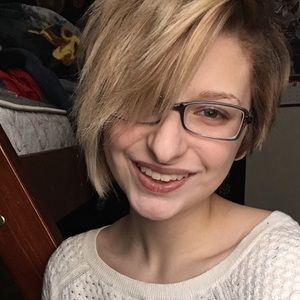 Meet your Posher, Hannah