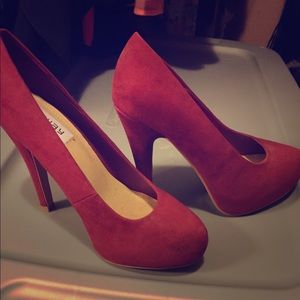 Red pumps