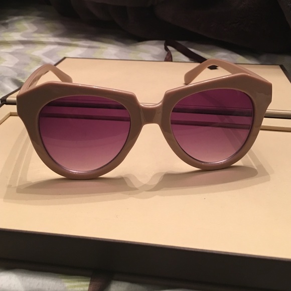 ✨ FLASH SALE ✨ nude color sunnies