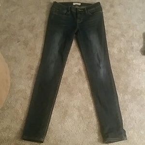 Bullhead size 7  stretch jeans