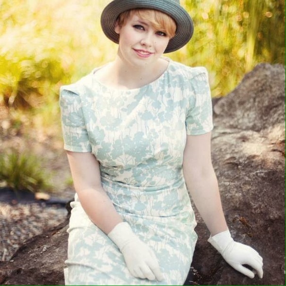 Stunning, flattering dress!