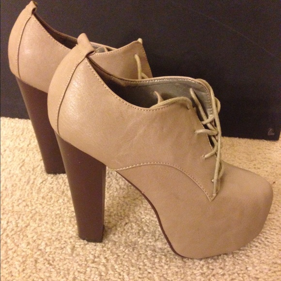 Tab Oxford heels!