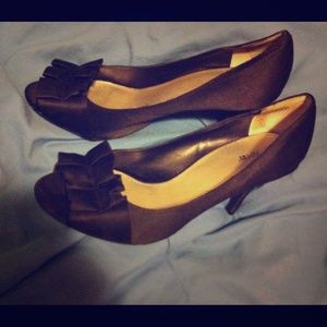 Super cute black open-toe high heels