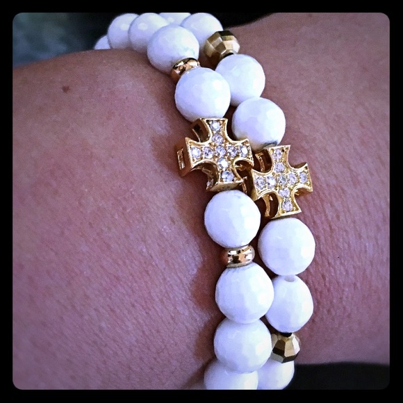 Cross charm bracelet