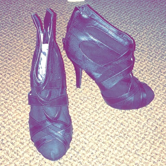Black heel booties