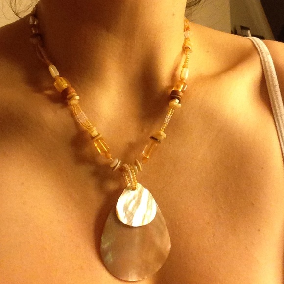 Shell and beaded necklace - Picture 3 of 3