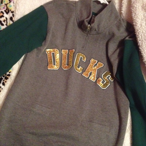 Pink Victoria secret Oregon Duck sweater🐤 - Picture 1 of 4