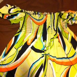 Cute short sleeve shirt with swirly design