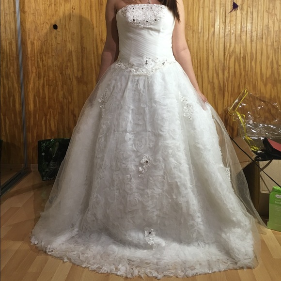 Wedding dress new 100%