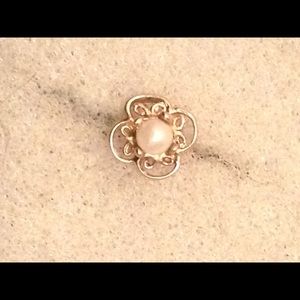 Single 14k gold earring