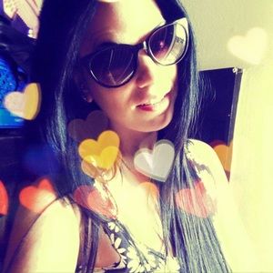 Meet your Posher, Angela