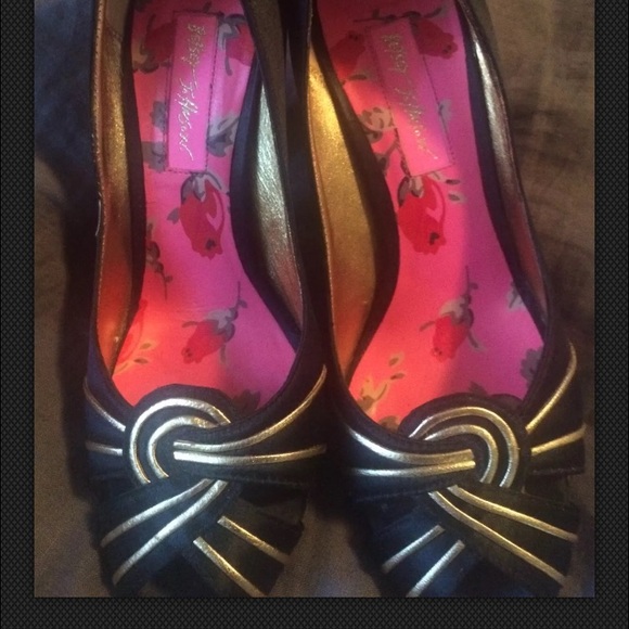 Betsey Johnson Black Satin Peep Toe Heel Shoes 6.5