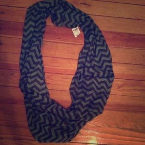 Infinity green and black chevron scarf