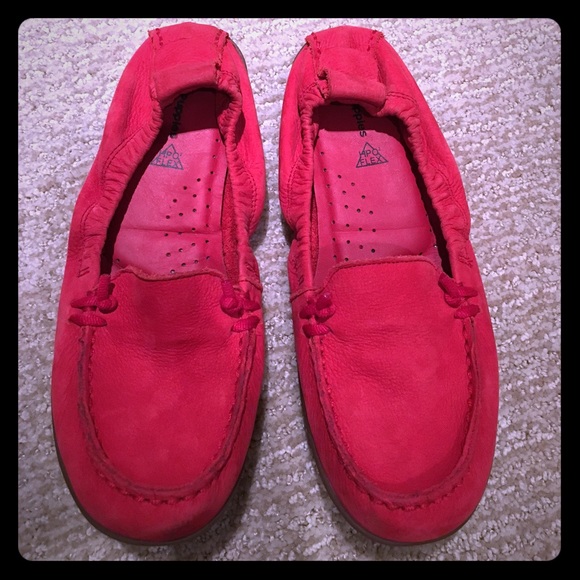 Super chic Red suede slip on's Hush puppies
