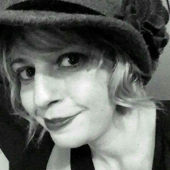 Meet Your Posher, Lorrelei Rex - Picture 2 of 6