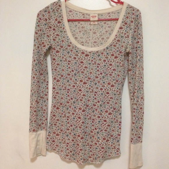 Beautiful Pattern Long Sleeve Top - Picture 1 of 1