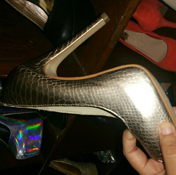 Gold pumps - Picture 2 of 3
