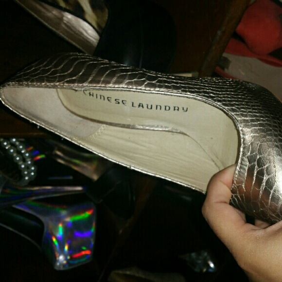 Gold pumps - Picture 3 of 3