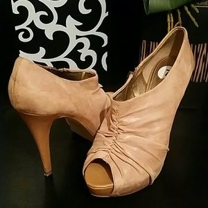 Marc Fisher Tan Pump