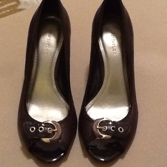 Anne Taylor size 7 heels pump brown leather