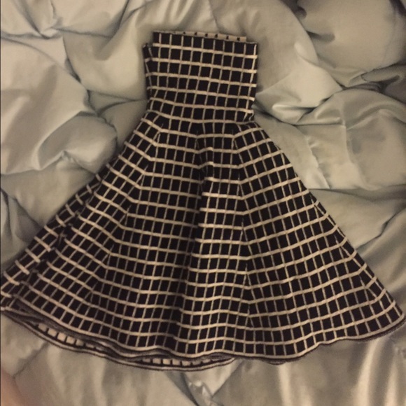 Reversible skirt black and white