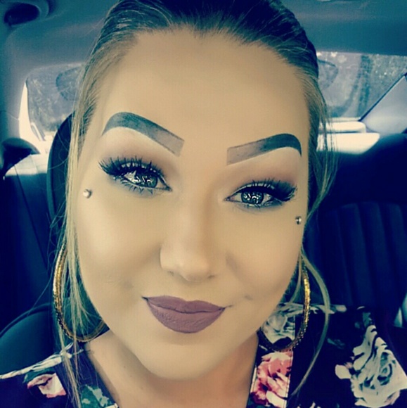 Meet your Posher, Renee - Picture 2 of 2