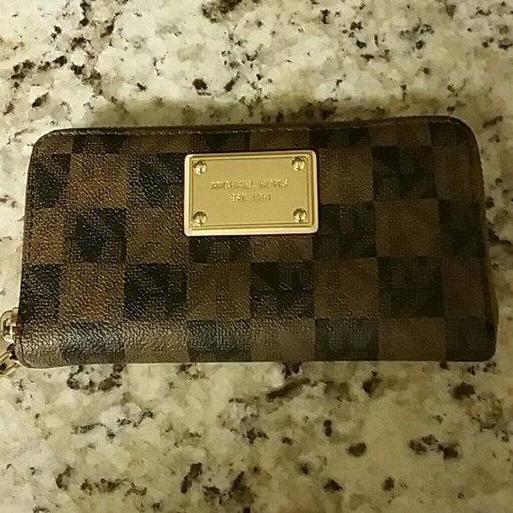 Michael Kors Jet Set Checkerboard Wallet