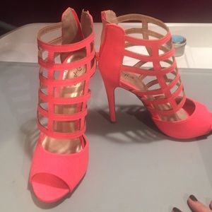 Qupid coral heels