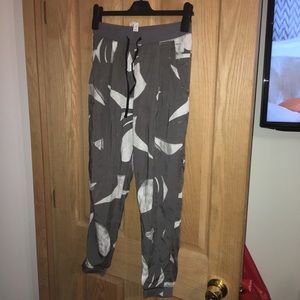 Lululemon pants size 4