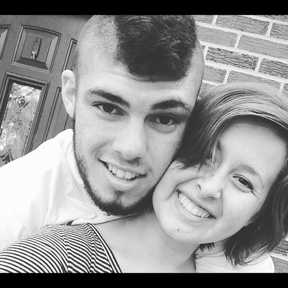 Meet your Posher, Larissa