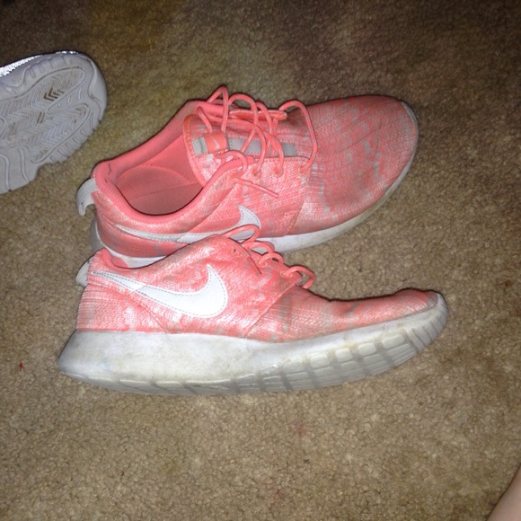 pink roshe - Picture 1 of 2