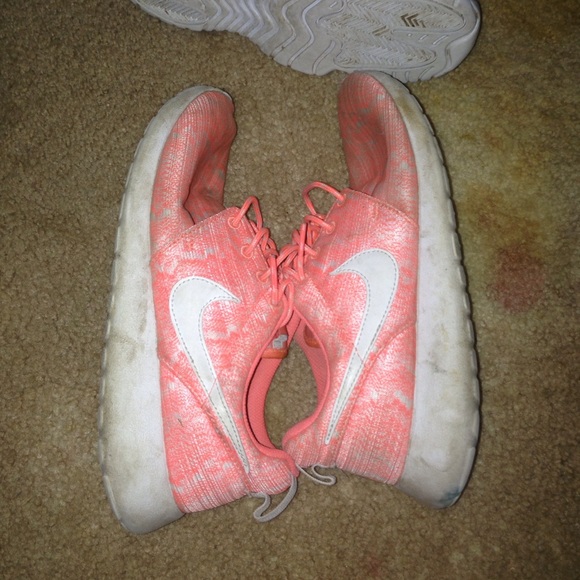 pink roshe - Picture 2 of 2