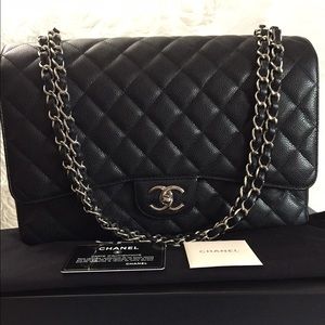 SOLD OUT Chanel caviar maxi double flap in black
