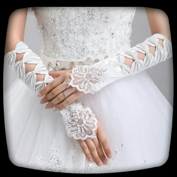 SEXY, BRIDAL, PROM WHITE SATIN GLOVES - Picture 1 of 1