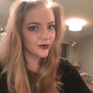 Meet your Posher, Abigail